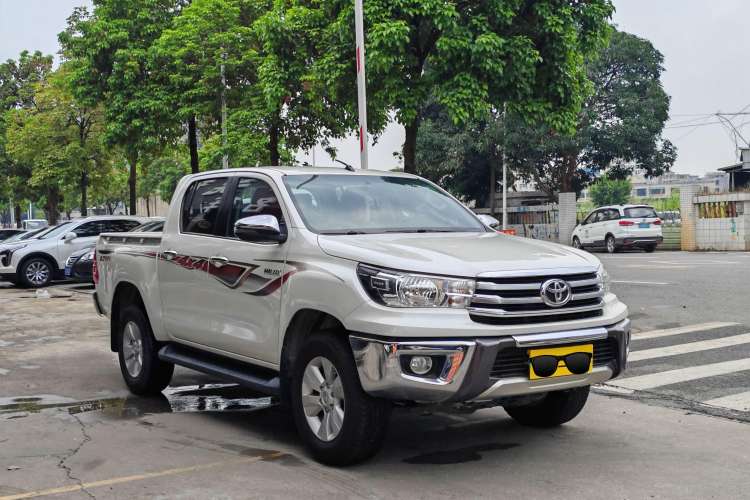 Used Toyota Hilux 2018 2.7L Automatic 4x4 GL – Middle East Front Right 45 Deg