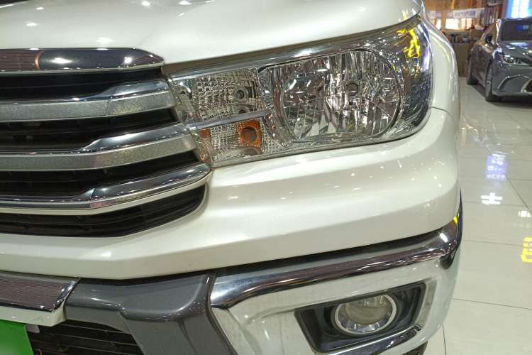 Used Toyota Hilux 2018 2.7L Automatic 4x4 GL – Middle East Left Front Headlight