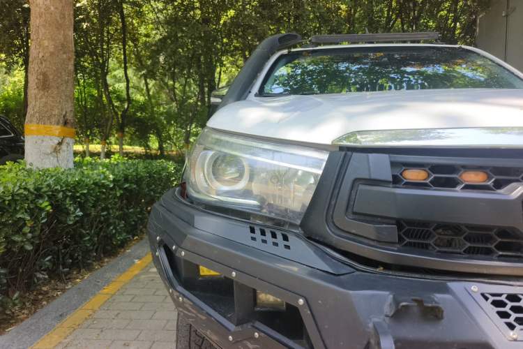 Used Toyota Hilux  Right Front Headlight