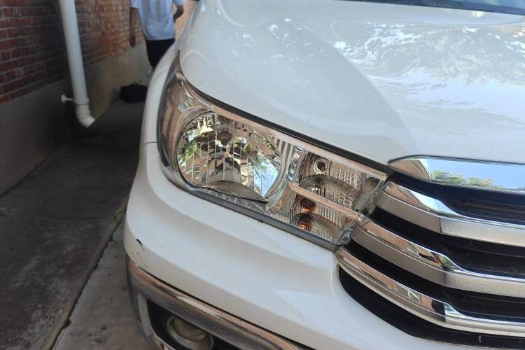 Used Toyota Hilux  Right Front Headlight