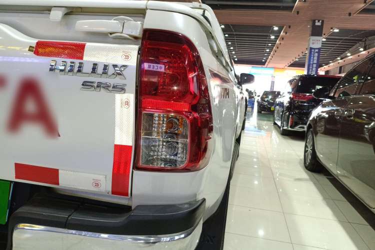 Used Toyota Hilux 2018 2.7L Automatic 4x4 GL – Middle East Right Rear Taillight