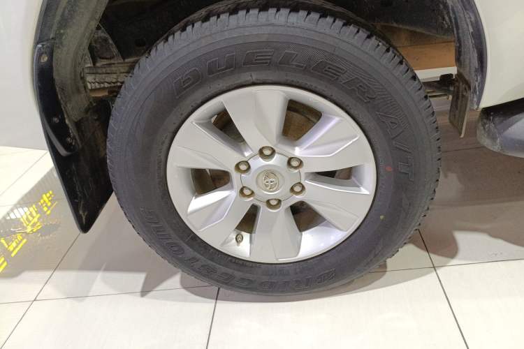 Used Toyota Hilux 2018 2.7L Automatic 4x4 GL – Middle East Right Rear Wheel Hub