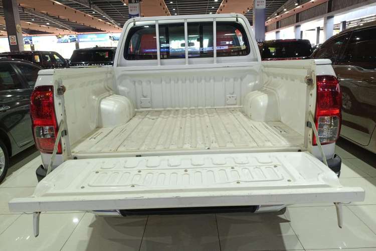 Used Toyota Hilux 2018 2.7L Automatic 4x4 GL – Middle East Trunk