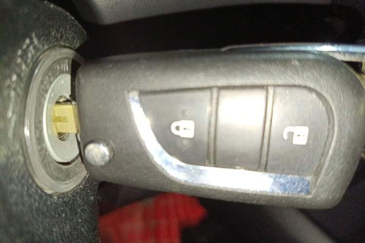 Used Toyota Hilux 2018 2.7L Automatic 4x4 GL – Middle East Vehicle Key