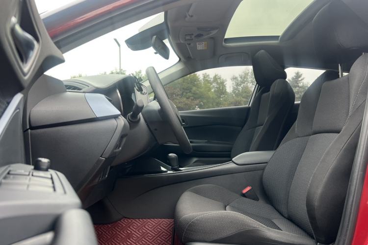 Used Toyota IZOA 2021 2.0L Yichi Version Interior 4
