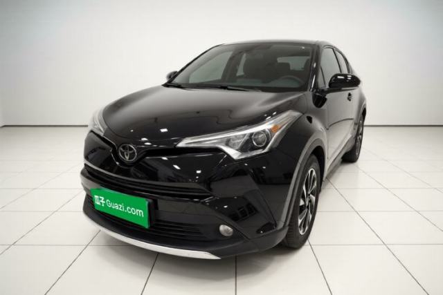 Używany Toyota IZOA 2018 2.0L Yixuan Sunroof Version China V Standard