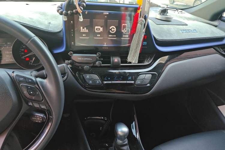 Used Toyota IZOA 2018 2.0L Yichi Version China VI Standard Audio And AC Panel