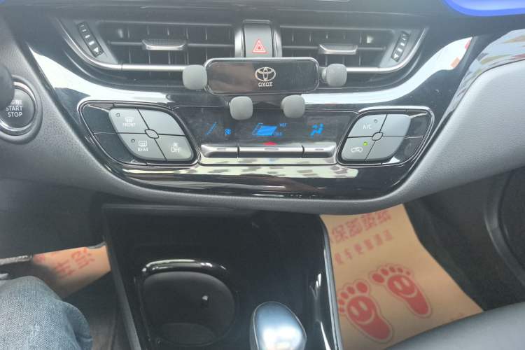 Used Toyota IZOA 2018 2.0L Yichi Version China VI Standard Audio And AC Panel