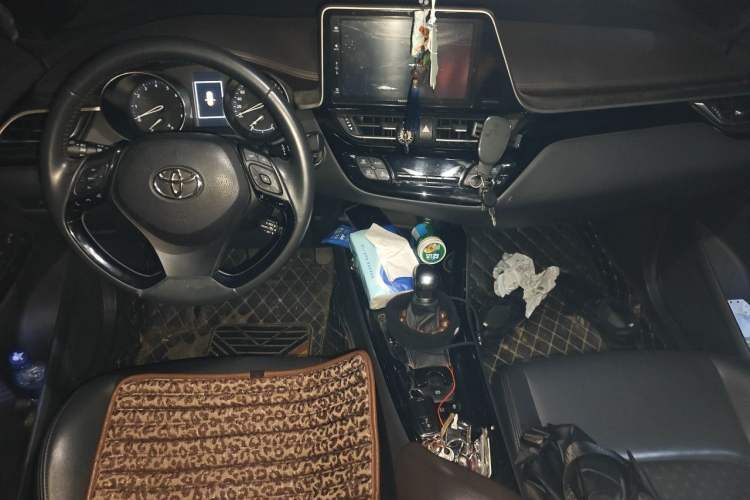 Used Toyota IZOA 2018 2.0L Yixuan Version China V Standard Center Console