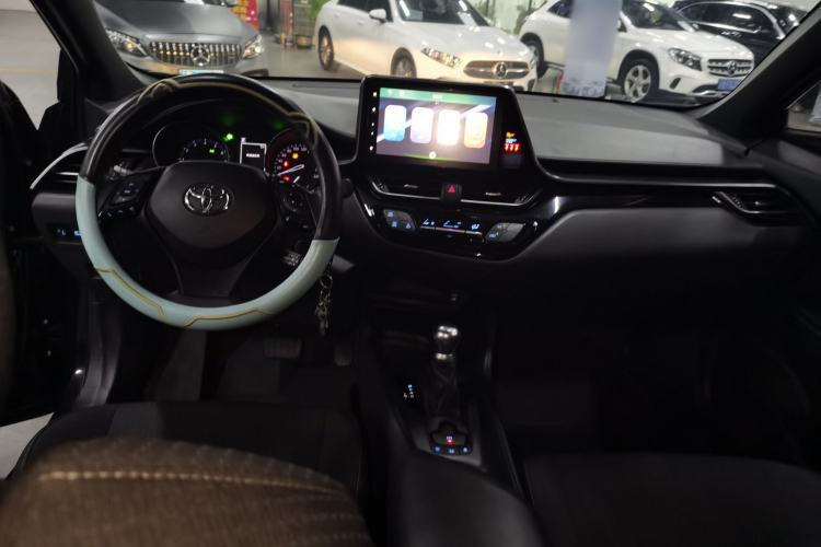 Used Toyota IZOA 2018 2.0L Yidong Version China V Standard Center Console