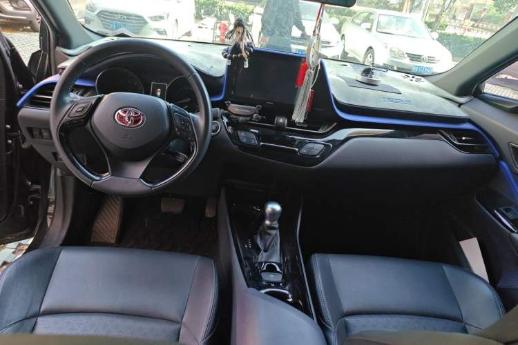 Used Toyota IZOA 2018 2.0L Yichi Version China VI Standard Center Console