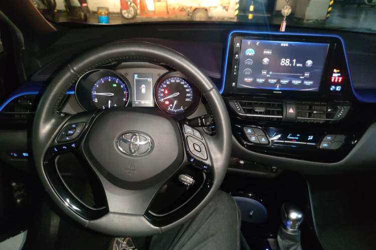 Used Toyota IZOA 2018 2.0L Yichi Version China VI Standard Center Console