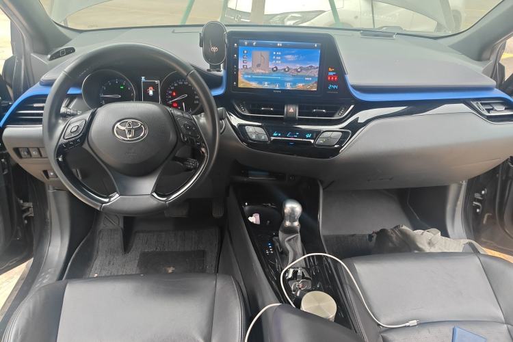 Used Toyota IZOA 2018 2.0L Yichi Version China VI Standard Center Console