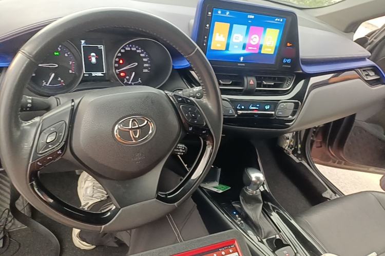 Used Toyota IZOA 2018 2.0L Yichi Version China VI Standard Center Console
