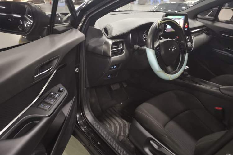 Used Toyota IZOA 2018 2.0L Yidong Version China V Standard Driver Seat