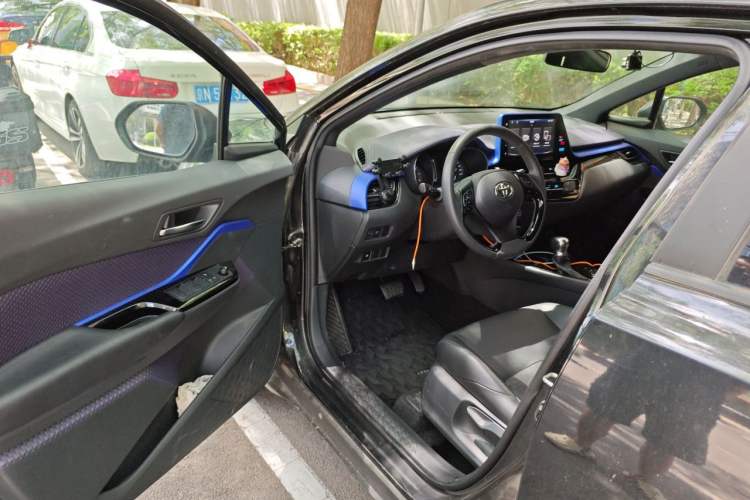 Used Toyota IZOA 2018 2.0L Yichi Version China VI Standard Driver Seat