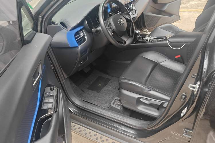 Used Toyota IZOA 2018 2.0L Yichi Version China VI Standard Driver Seat