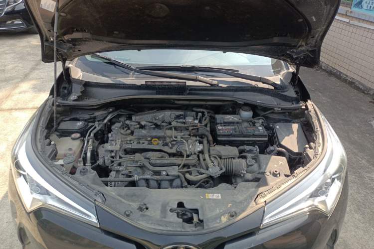 Used Toyota IZOA 2018 2.0L Yichi Version China VI Standard Engine Bay