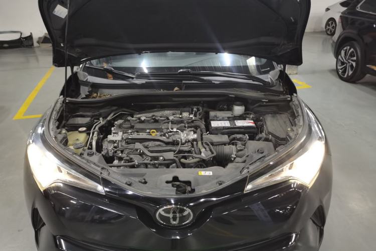 Used Toyota IZOA 2018 2.0L Yidong Version China V Standard Engine Bay