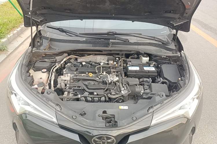Used Toyota IZOA 2018 2.0L Yichi Version China VI Standard Engine Bay
