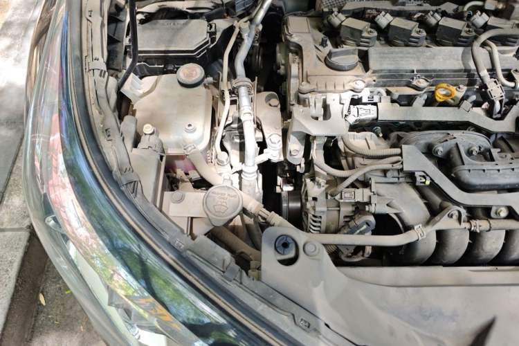Used Toyota IZOA 2018 2.0L Yichi Version China VI Standard Engine Bay Right