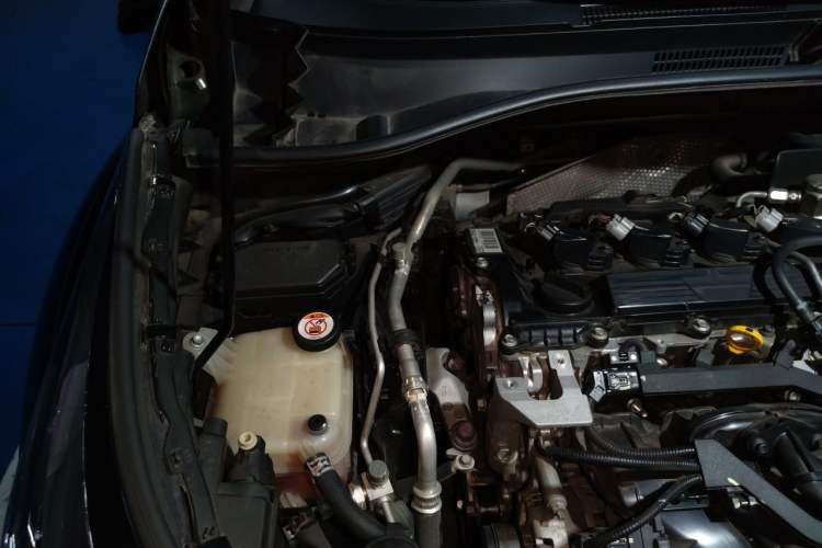 Used Toyota IZOA 2018 2.0L Yichi Version China VI Standard Engine Bay Right