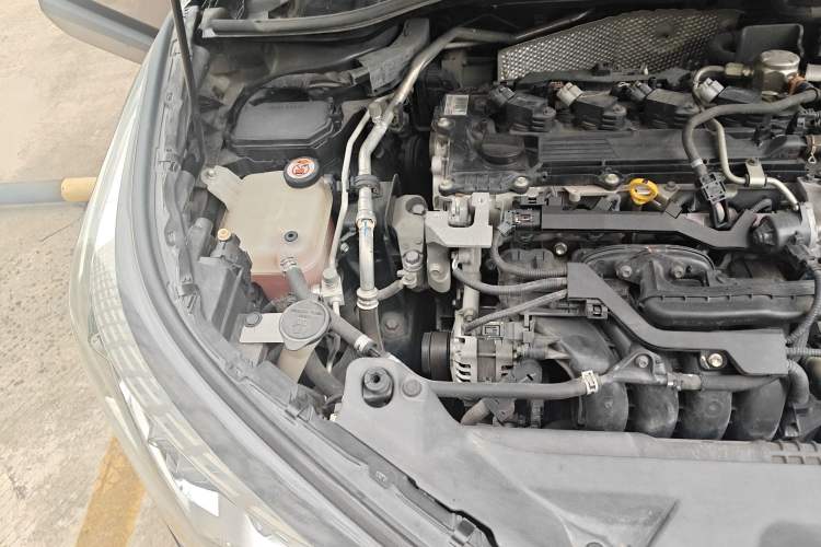 Used Toyota IZOA 2018 2.0L Yichi Version China VI Standard Engine Bay Right