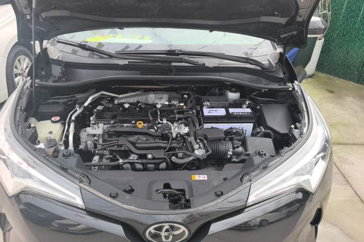 Used Toyota IZOA 2018 2.0L Yichi Version China VI Standard Engine Bay