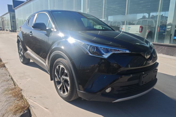 Used Toyota IZOA 2018 2.0L Yichi Version China VI Standard Front Right 45 Deg