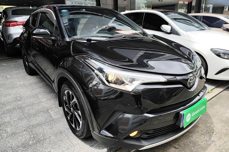 Used Toyota IZOA 2018 2.0L Yichi Edition China V Standard Front Right 45 Deg