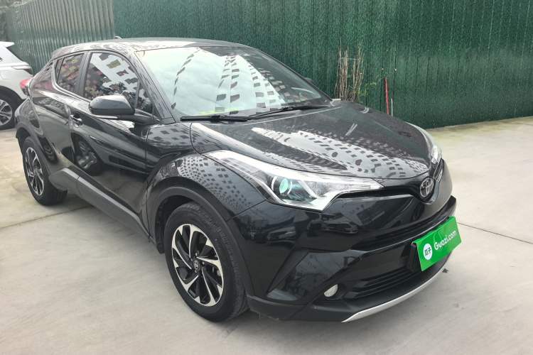 Used Toyota IZOA 2018 2.0L Yichi Version China VI Standard Front Right 45 Deg