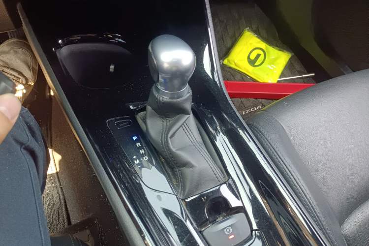Used Toyota IZOA 2018 2.0L Yichi Version China VI Standard Gear Lever