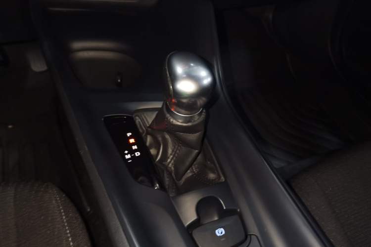 Used Toyota IZOA 2018 2.0L Yidong Version China V Standard Gear Lever