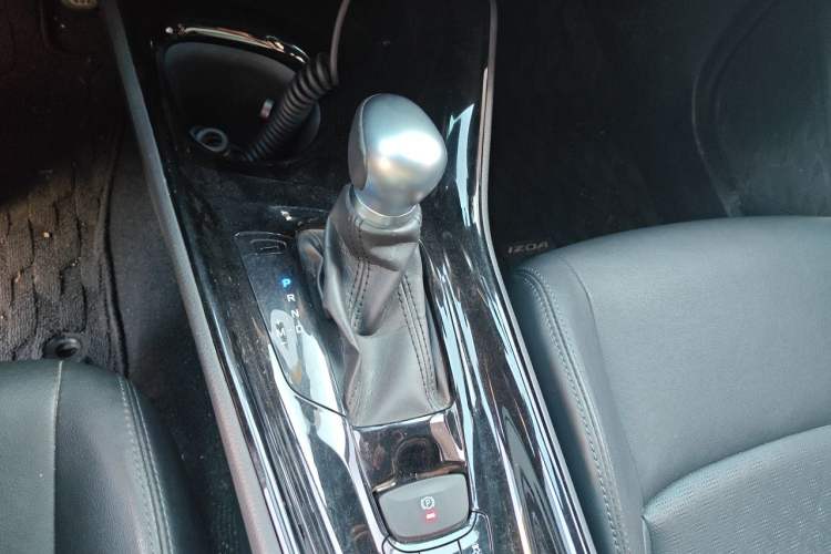 Used Toyota IZOA 2018 2.0L Yichi Version China VI Standard Gear Lever