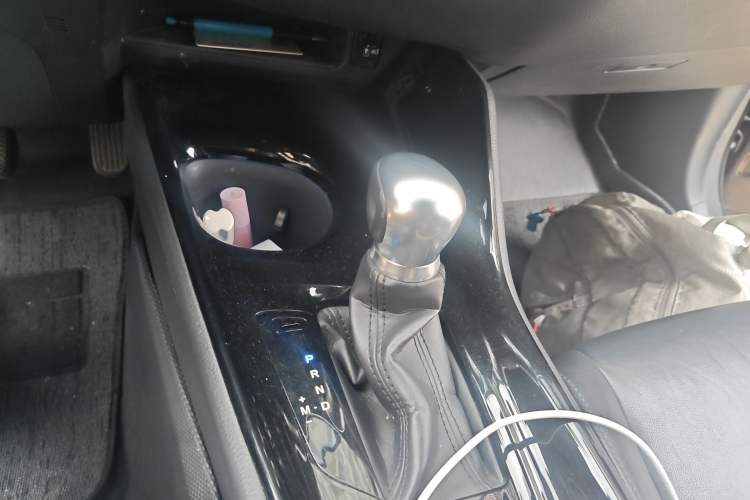 Used Toyota IZOA 2018 2.0L Yichi Version China VI Standard Gear Lever