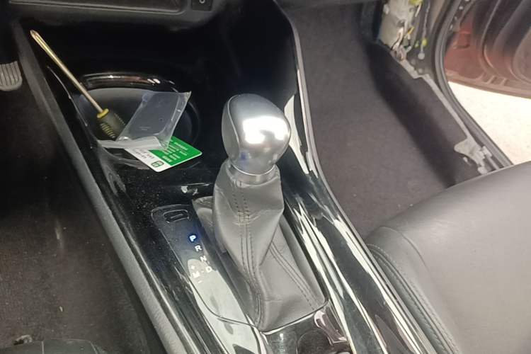 Used Toyota IZOA 2018 2.0L Yichi Version China VI Standard Gear Lever