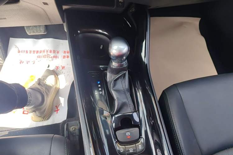Used Toyota IZOA 2018 2.0L Yichi Edition China V Standard Gear Lever