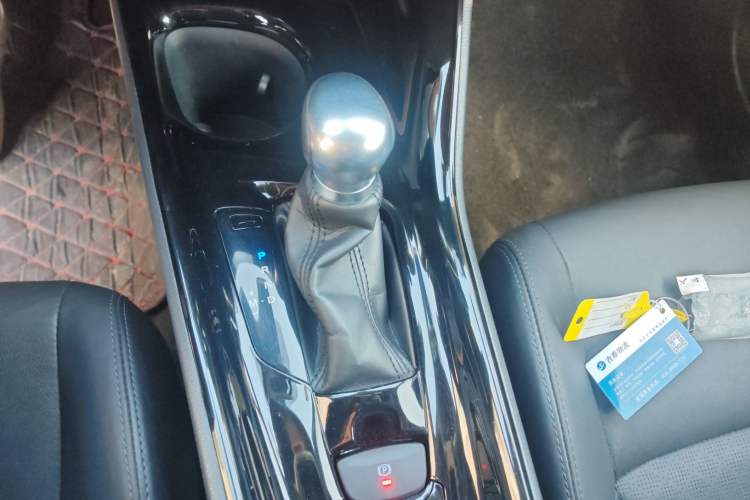 Used Toyota IZOA 2018 2.0L Yichi Version China VI Standard Gear Lever