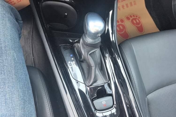 Used Toyota IZOA 2018 2.0L Yichi Version China VI Standard Gear Lever