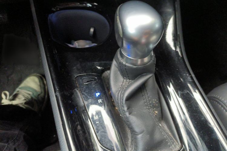Used Toyota IZOA 2018 2.0L Yichi Edition China V Standard Gear Lever
