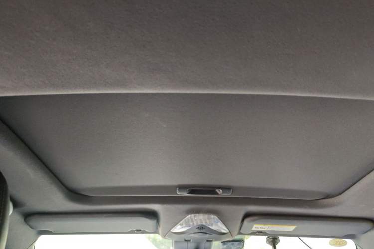 Used Toyota IZOA 2018 2.0L Yichi Version China VI Standard Headliner
