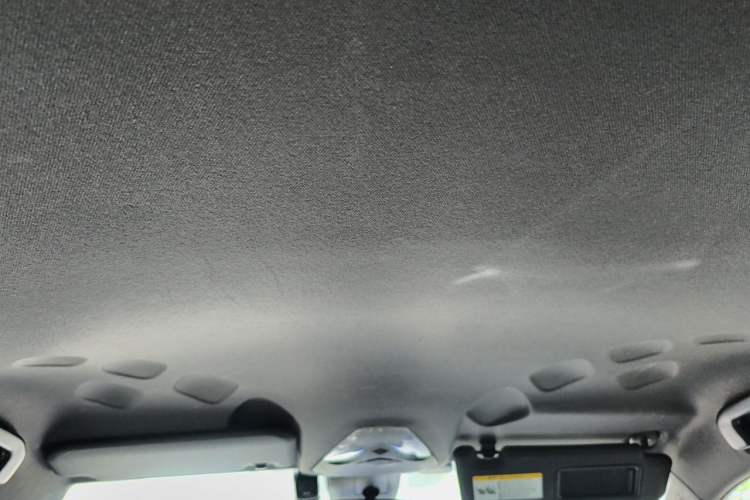 Used Toyota IZOA 2018 2.0L Yichi Version China VI Standard Headliner
