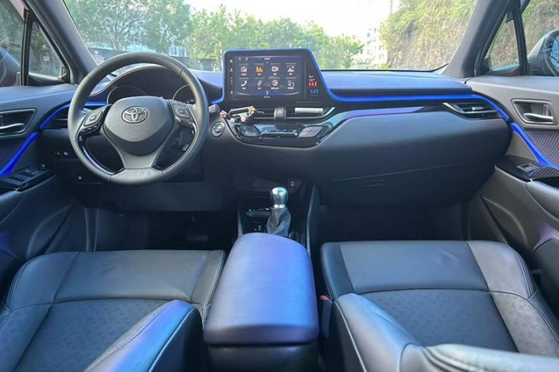 Used Toyota IZOA 2018 2.0L Yichi Version China VI Standard Interior 1