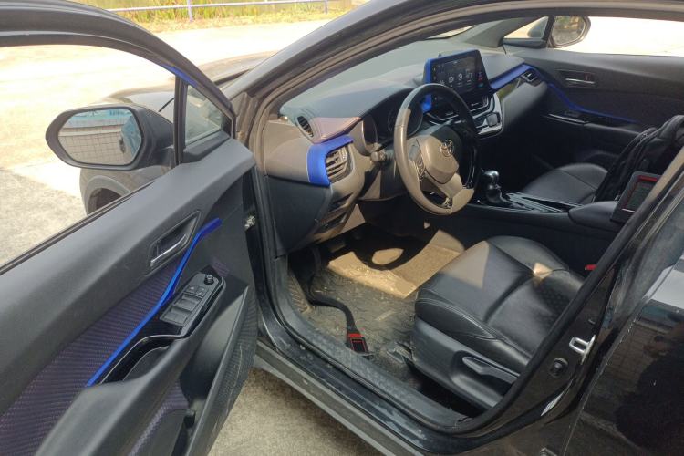 Used Toyota IZOA 2018 2.0L Yichi Version China VI Standard Interior 3