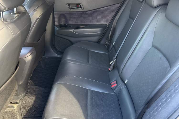 Used Toyota IZOA 2018 2.0L Yichi Version China VI Standard Interior 3