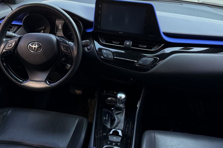 Used Toyota IZOA 2018 2.0L Yichi Version China VI Standard Interior 7