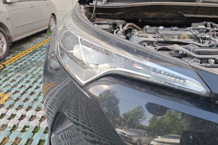 Used Toyota IZOA 2018 2.0L Yichi Version China VI Standard Right Front Headlight