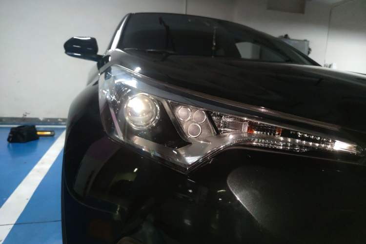 Used Toyota IZOA 2018 2.0L Yichi Version China VI Standard Right Front Headlight