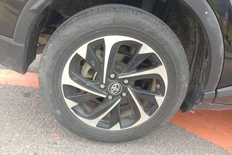 Used Toyota IZOA 2018 2.0L Yichi Version China VI Standard Right Rear Wheel Hub