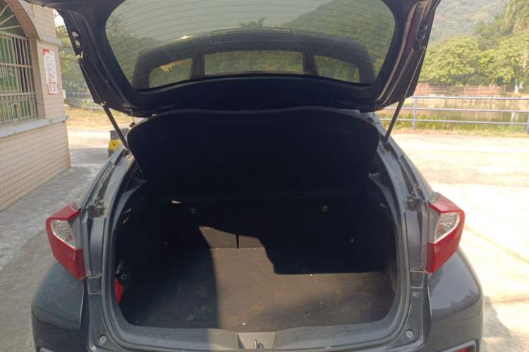 Used Toyota IZOA 2018 2.0L Yichi Version China VI Standard Trunk